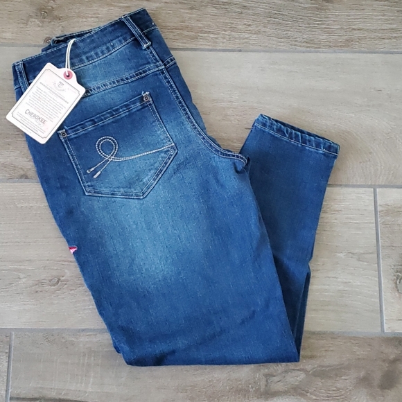 🆕️ Cherokee Capri Jeans - Picture 3 of 5